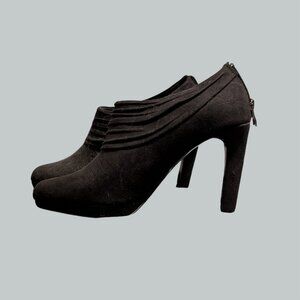 US 8 booties with zip back